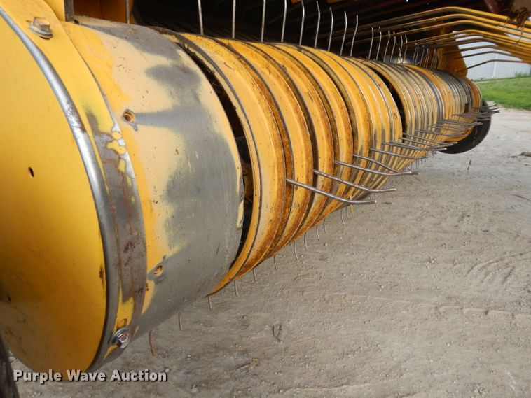 image for item GW9127 2011 New Holland BR7090  round baler