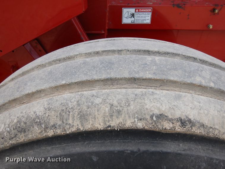 image for item GW9127 2011 New Holland BR7090  round baler