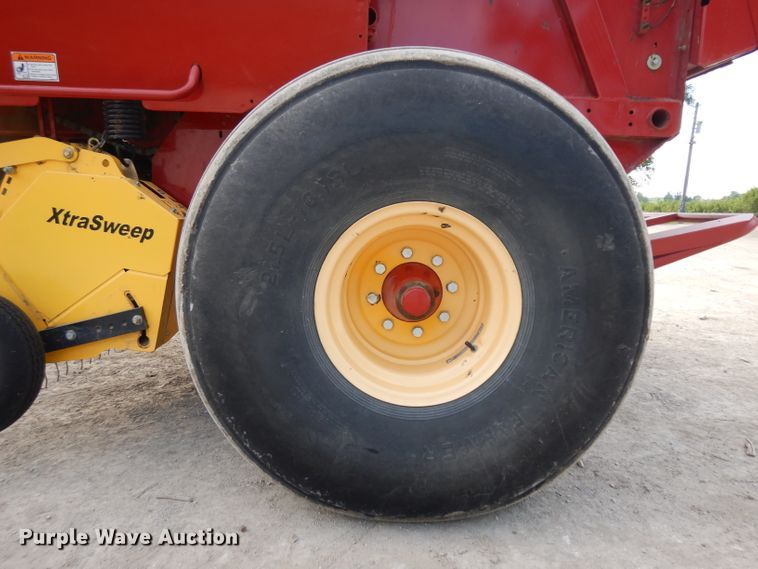 image for item GW9127 2011 New Holland BR7090  round baler