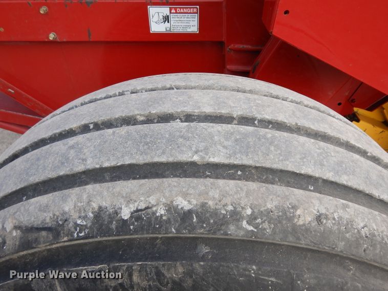 image for item GW9127 2011 New Holland BR7090  round baler