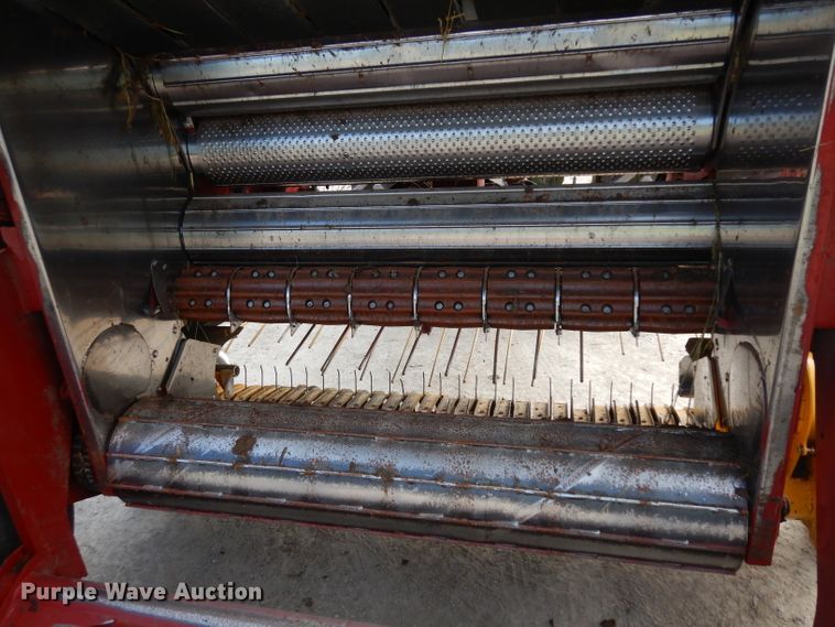 image for item GW9127 2011 New Holland BR7090  round baler