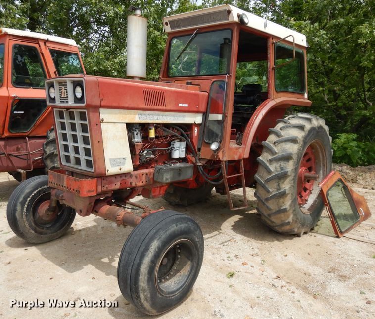 image for item GW9136 International 966  tractor