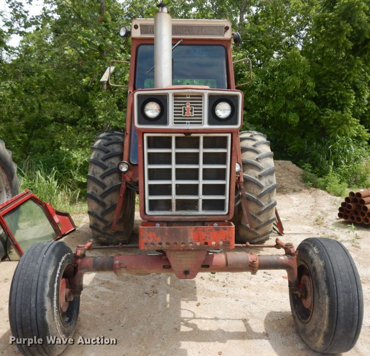 image for item GW9136 International 966  tractor