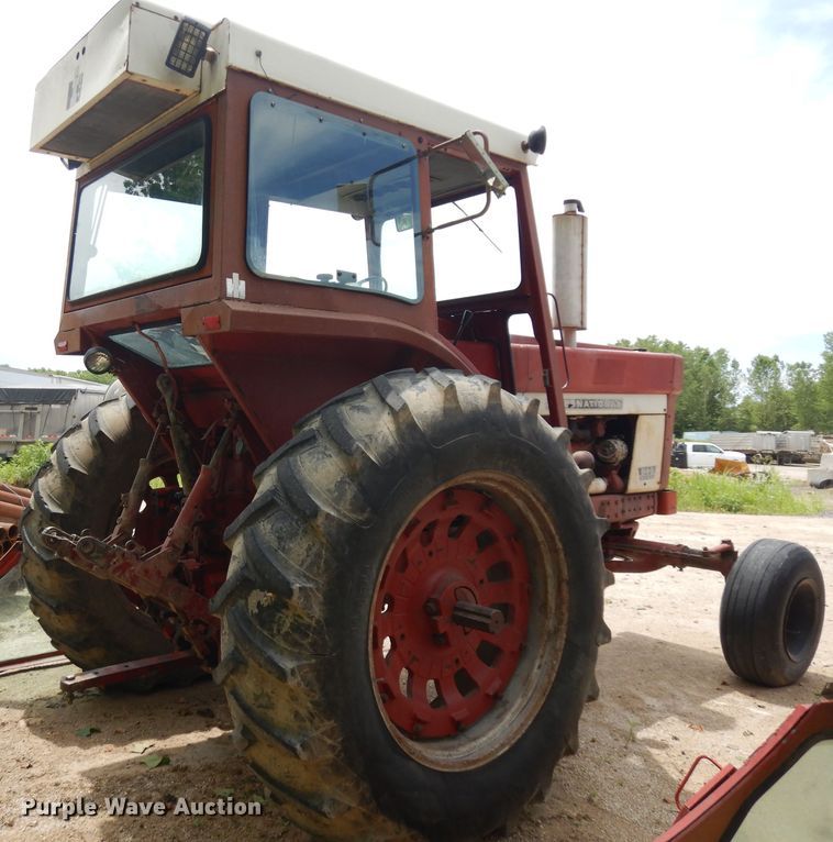 image for item GW9136 International 966  tractor