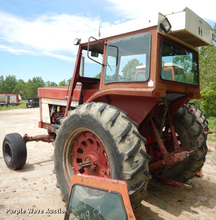 image for item GW9136 International 966  tractor