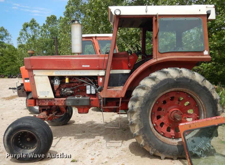 image for item GW9136 International 966  tractor