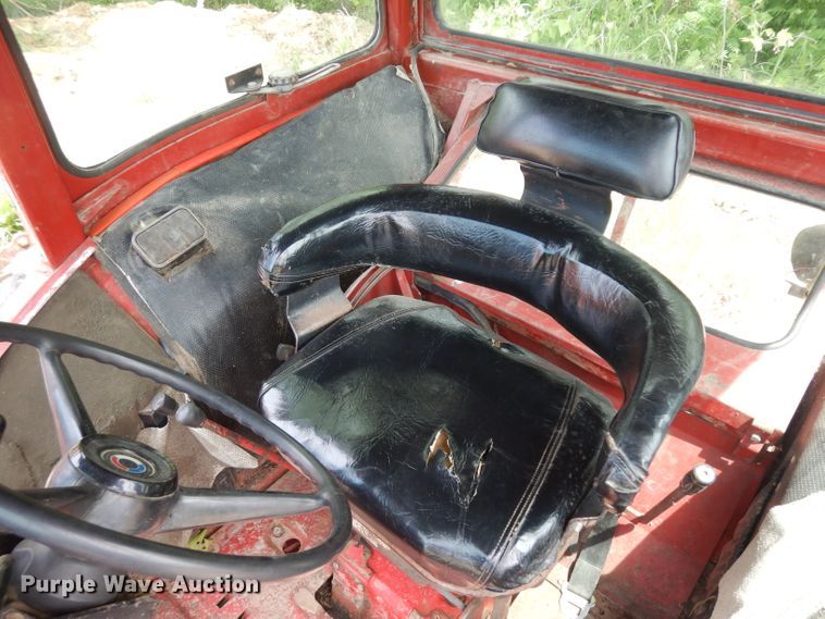 image for item GW9136 International 966  tractor