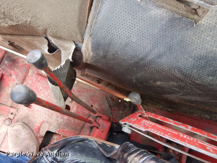 image for item GW9136 International 966  tractor