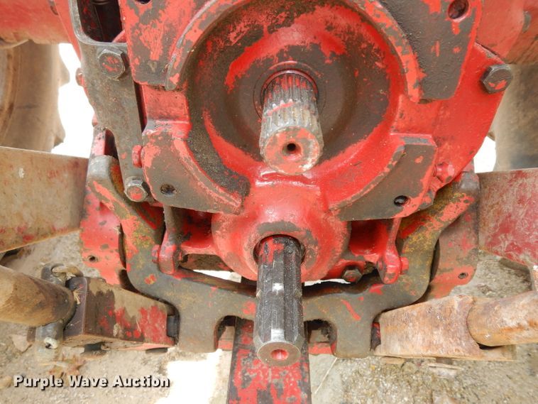 image for item GW9136 International 966  tractor