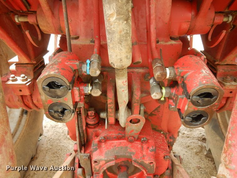 image for item GW9136 International 966  tractor