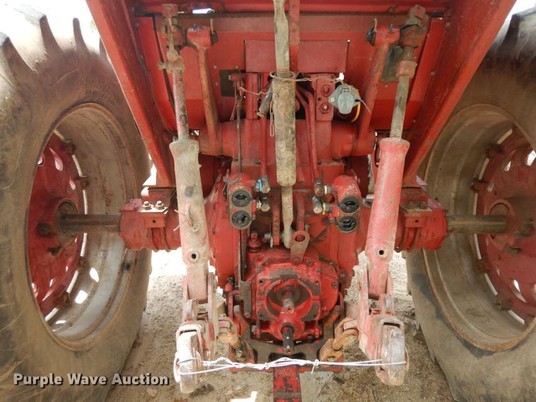 image for item GW9136 International 966  tractor
