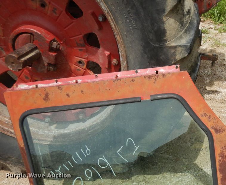 image for item GW9136 International 966  tractor