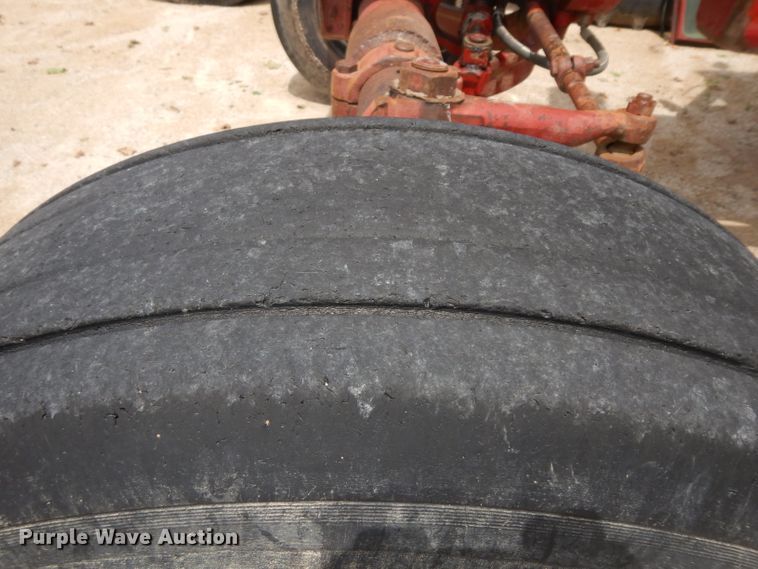 image for item GW9136 International 966  tractor