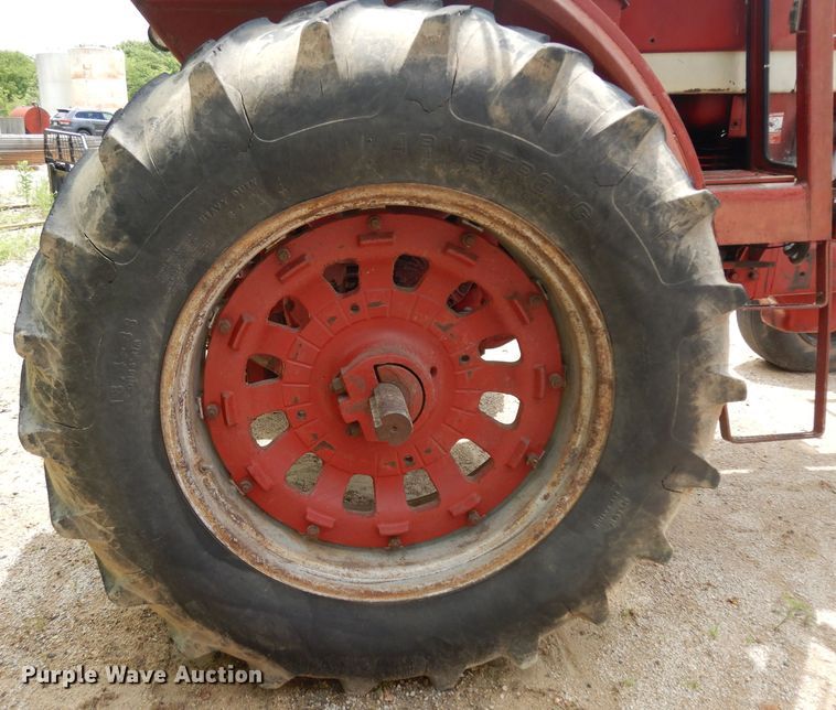 image for item GW9136 International 966  tractor
