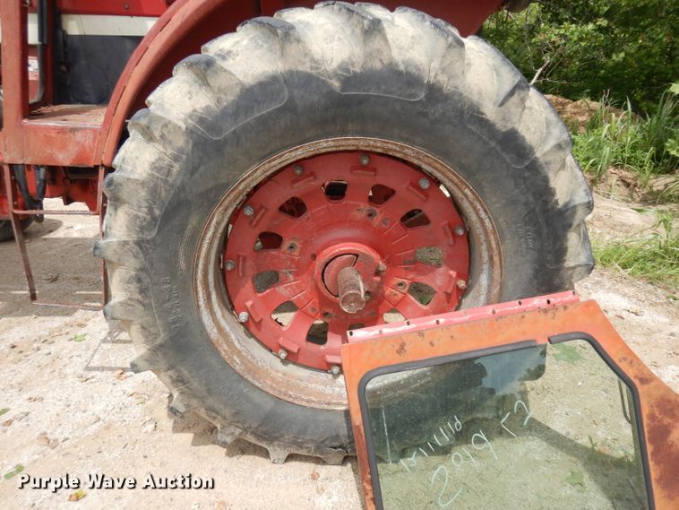 image for item GW9136 International 966  tractor