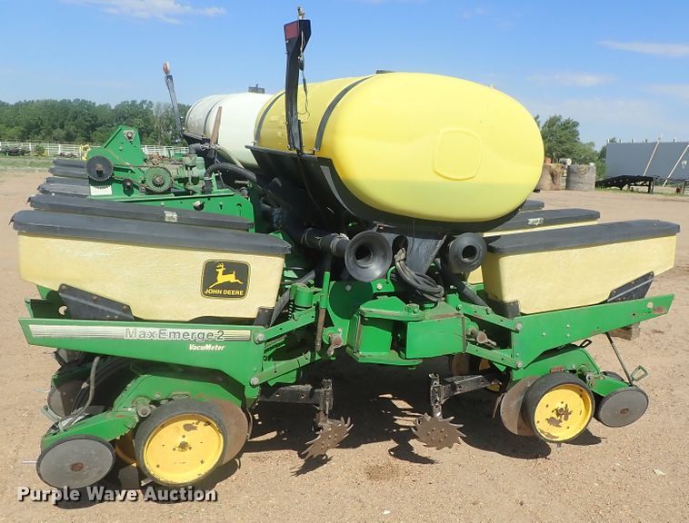 image for item GW9369 John Deere 1760 Max Emerge II planter
