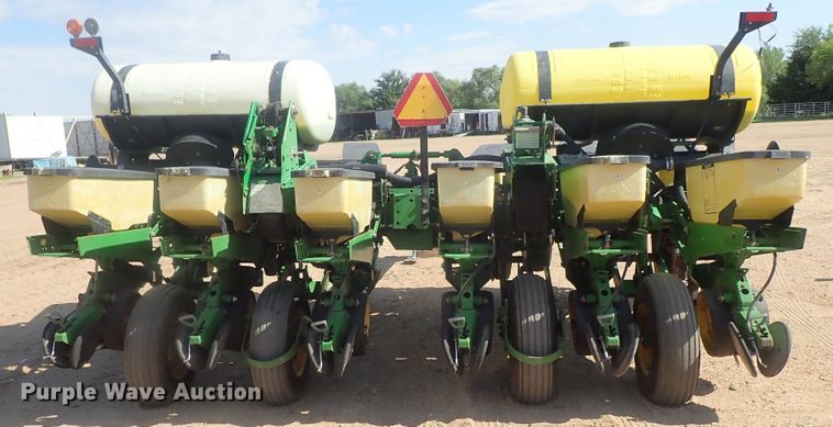 image for item GW9369 John Deere 1760 Max Emerge II planter