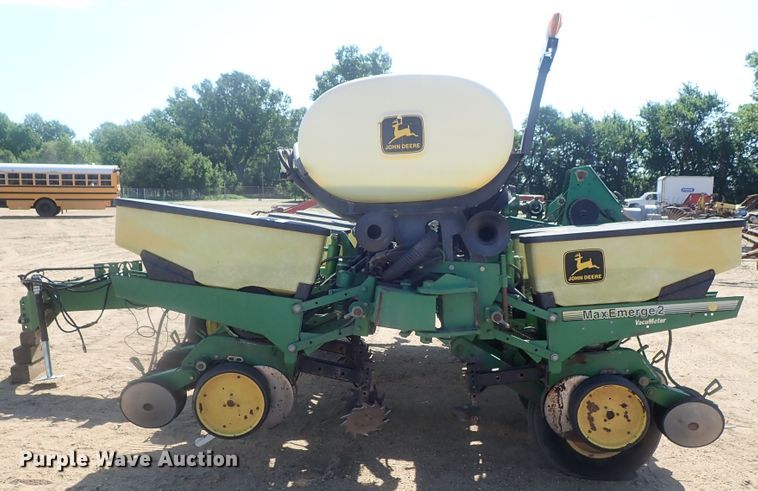 image for item GW9369 John Deere 1760 Max Emerge II planter