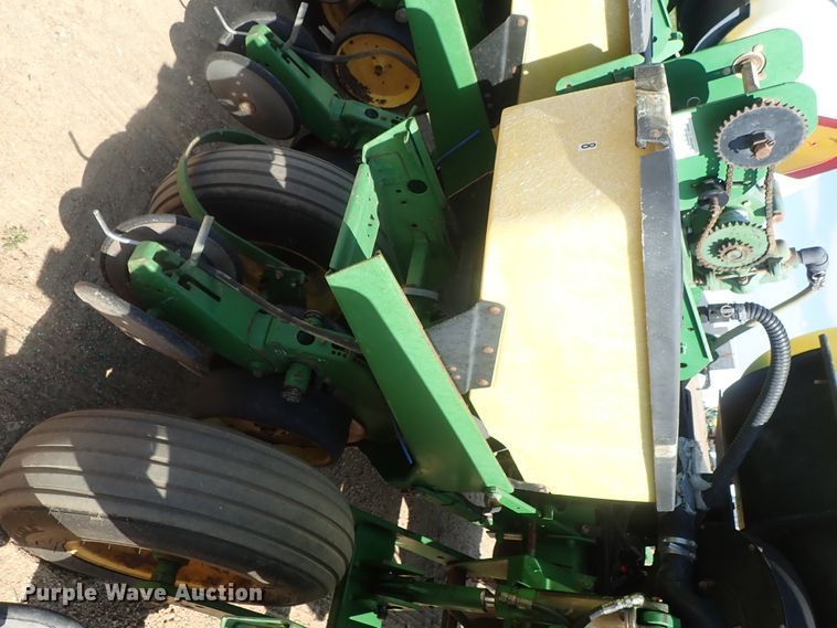image for item GW9369 John Deere 1760 Max Emerge II planter