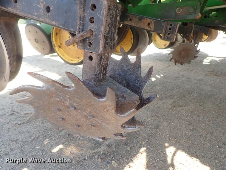image for item GW9369 John Deere 1760 Max Emerge II planter