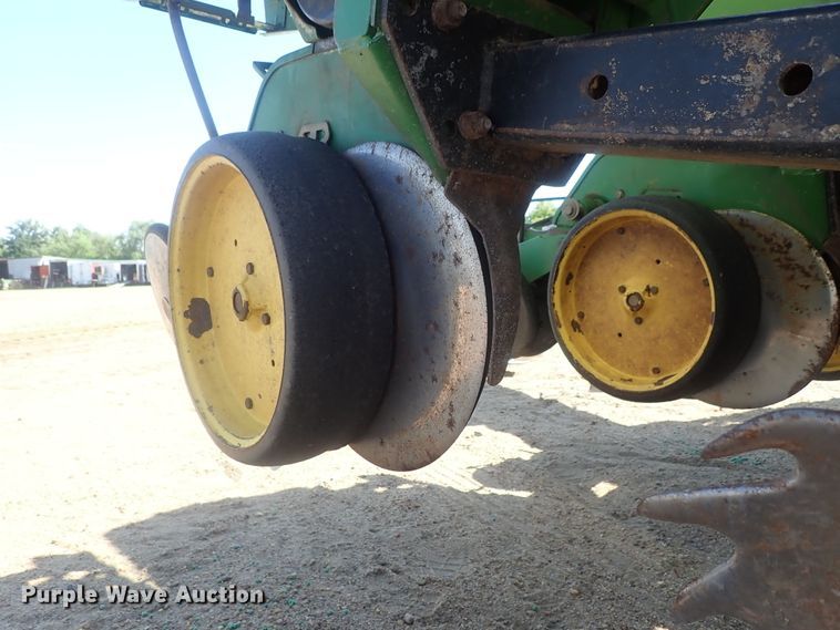 image for item GW9369 John Deere 1760 Max Emerge II planter