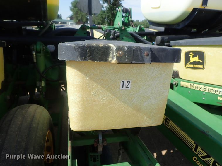 image for item GW9369 John Deere 1760 Max Emerge II planter