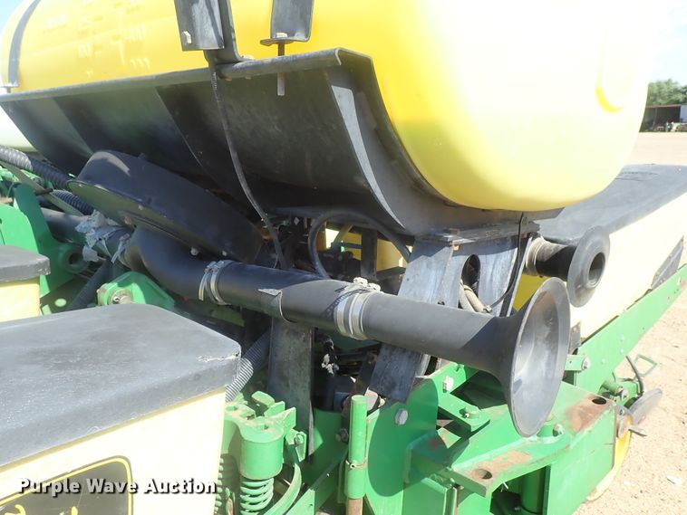 image for item GW9369 John Deere 1760 Max Emerge II planter