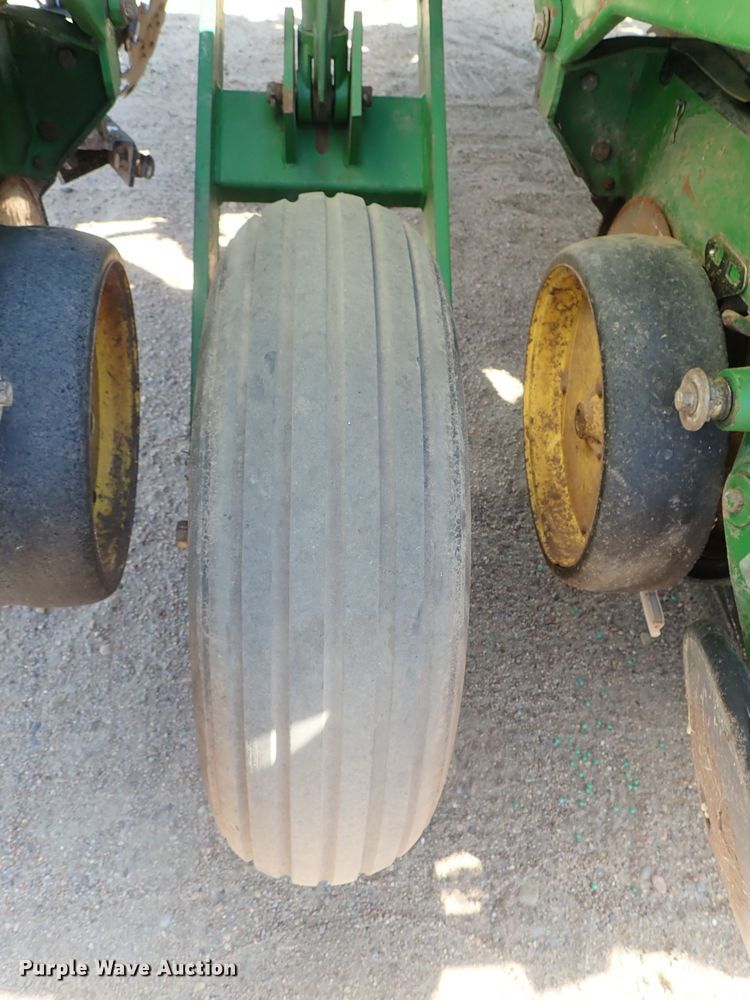 image for item GW9369 John Deere 1760 Max Emerge II planter
