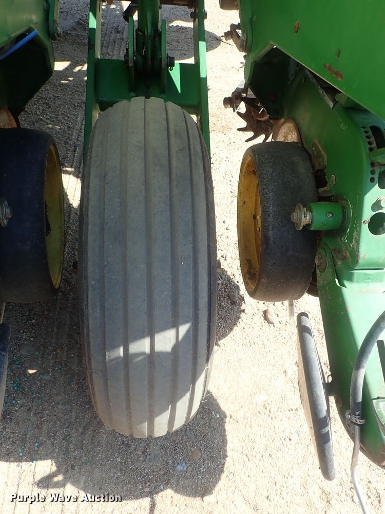 image for item GW9369 John Deere 1760 Max Emerge II planter