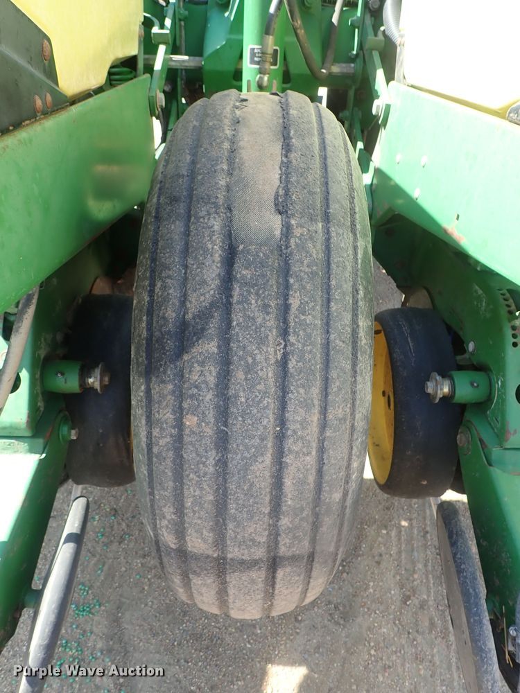 image for item GW9369 John Deere 1760 Max Emerge II planter