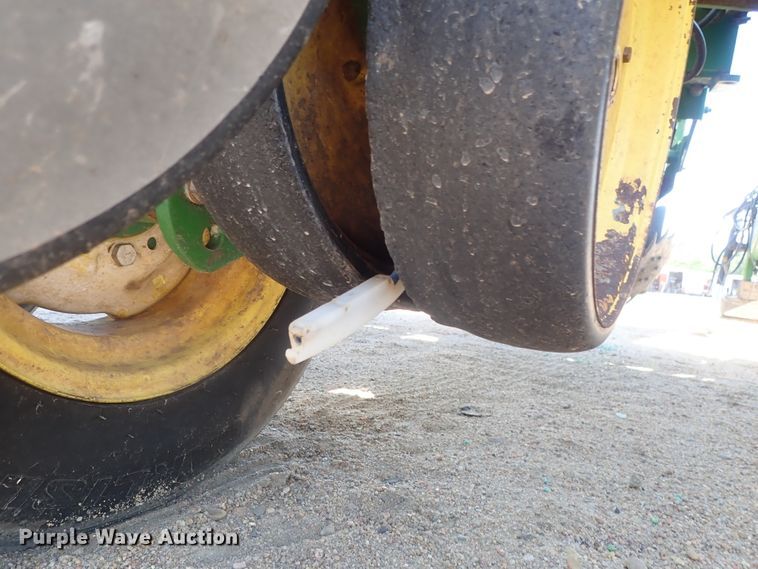 image for item GW9369 John Deere 1760 Max Emerge II planter