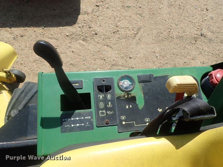 image for item GW9405 John Deere F925 lawn mower