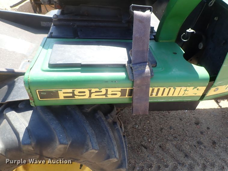 image for item GW9405 John Deere F925 lawn mower