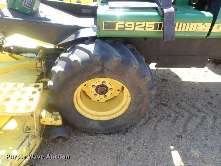 image for item GW9405 John Deere F925 lawn mower