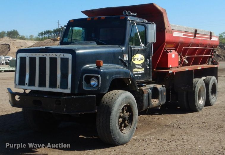 image for item GW9933 1985 International 2600 applicator truck