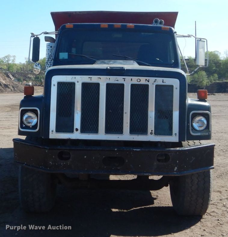 image for item GW9933 1985 International 2600 applicator truck