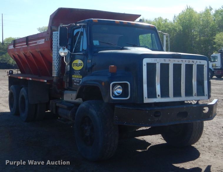 image for item GW9933 1985 International 2600 applicator truck