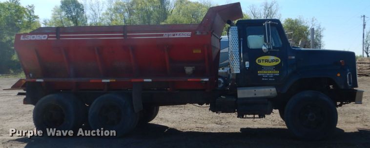 image for item GW9933 1985 International 2600 applicator truck