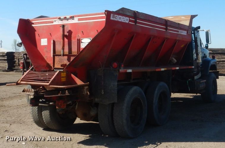 image for item GW9933 1985 International 2600 applicator truck