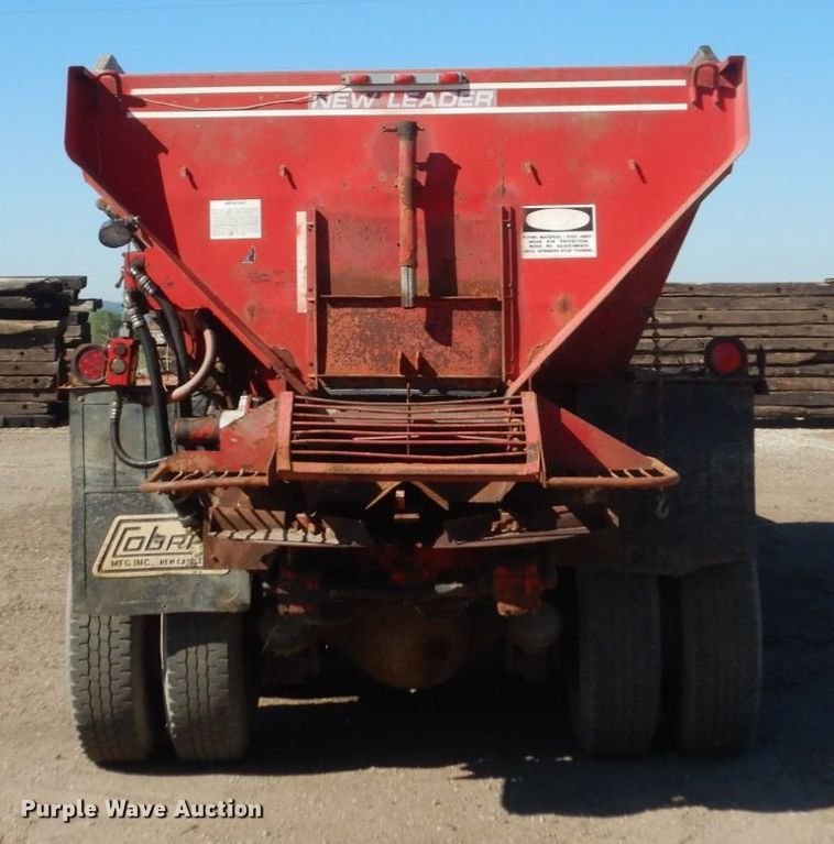 image for item GW9933 1985 International 2600 applicator truck