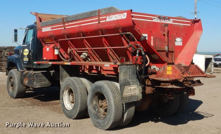 image for item GW9933 1985 International 2600 applicator truck