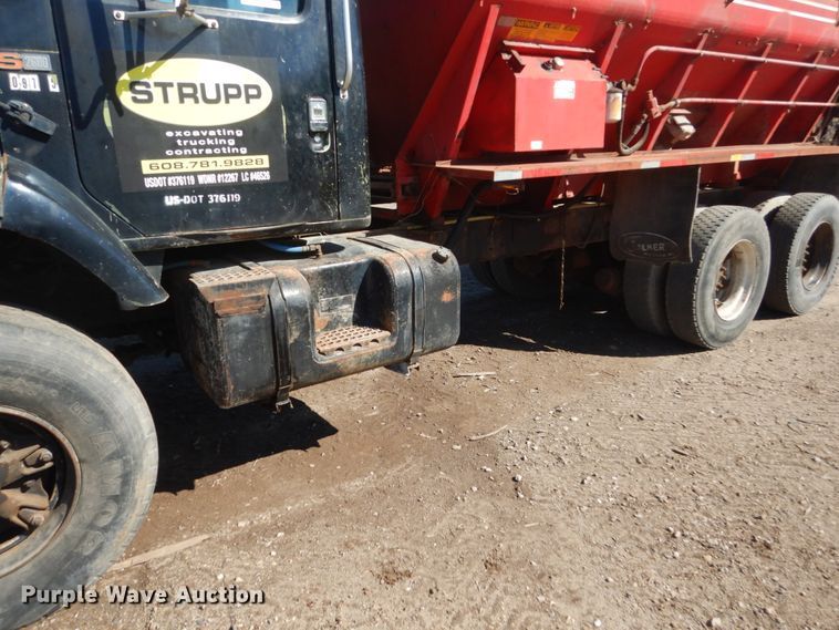 image for item GW9933 1985 International 2600 applicator truck