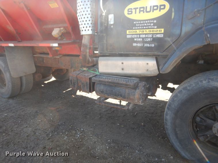 image for item GW9933 1985 International 2600 applicator truck