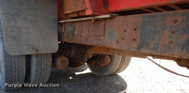 image for item GW9933 1985 International 2600 applicator truck