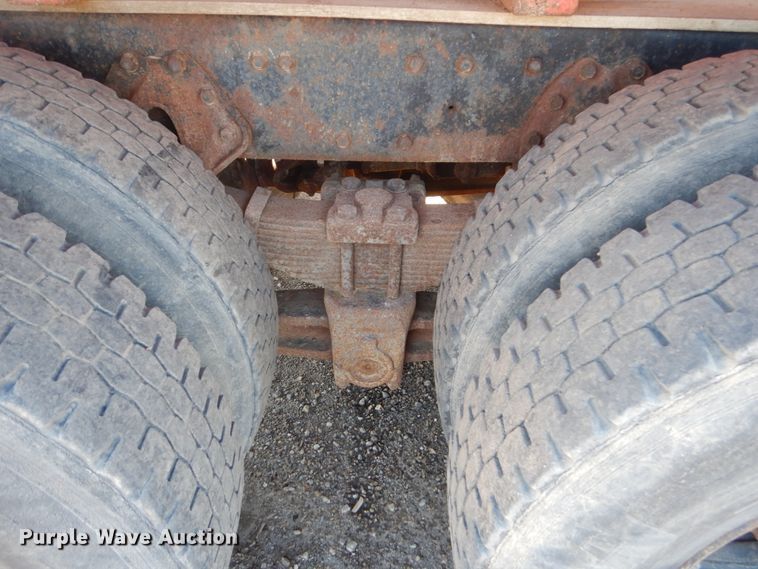 image for item GW9933 1985 International 2600 applicator truck