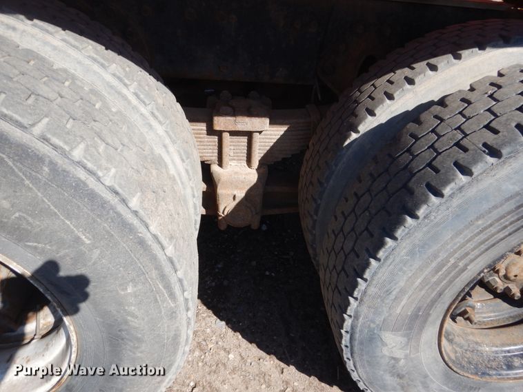 image for item GW9933 1985 International 2600 applicator truck