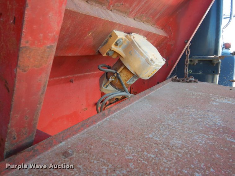 image for item GW9933 1985 International 2600 applicator truck