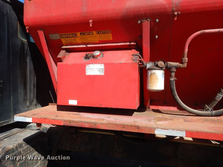 image for item GW9933 1985 International 2600 applicator truck
