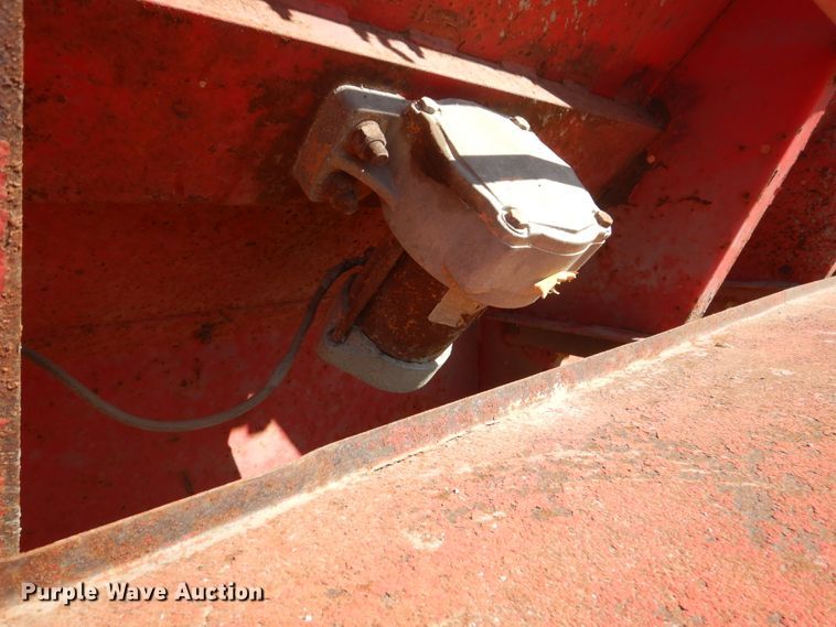 image for item GW9933 1985 International 2600 applicator truck