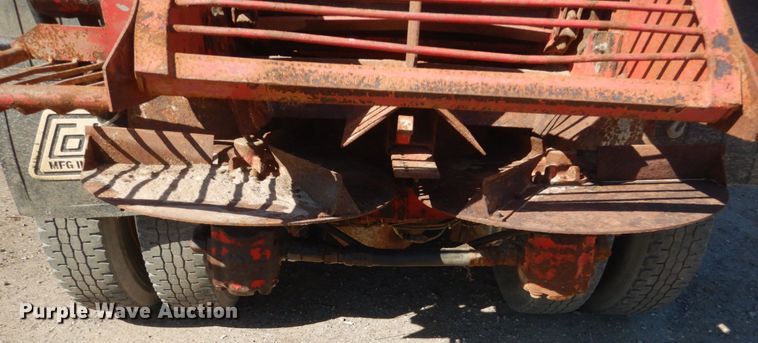 image for item GW9933 1985 International 2600 applicator truck